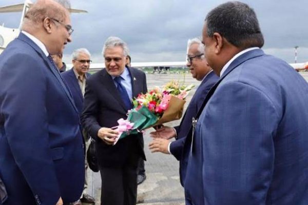 Pakistan desires forward-looking ties with Bangladesh: Dar